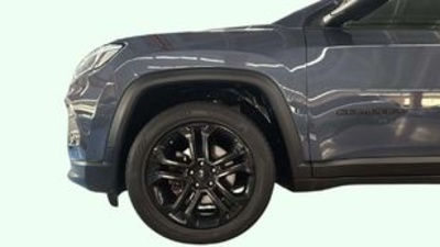 Jeep Compass 1.3 Gse Night Eagle FWD MT 96 kW (130 CV) Jeep Compass 1.3 Gse Night Eagle FWD MT 96 kW (130 CV)