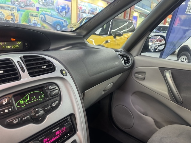 CitroenXsara Picasso 1.6 HDI Exclusive 80 kW (110 CV) Vehículo usado en Barcelona - 14