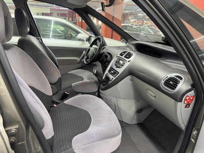 CitroenXsara Picasso 1.6 SX 81 kW (110 CV) Vehículo usado en Barcelona - 2 CitroenXsara Picasso 1.6 SX 81 kW (110 CV) Vehículo usado en Barcelona - 2