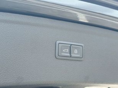 Audi Q5 S line 40 TDI quattro ultra 150 kW (204 CV) S tronic Audi Q5 S line 40 TDI quattro ultra 150 kW (204 CV) S tronic