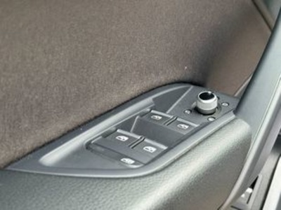 Audi Q5 S line 40 TDI quattro ultra 150 kW (204 CV) S tronic Audi Q5 S line 40 TDI quattro ultra 150 kW (204 CV) S tronic