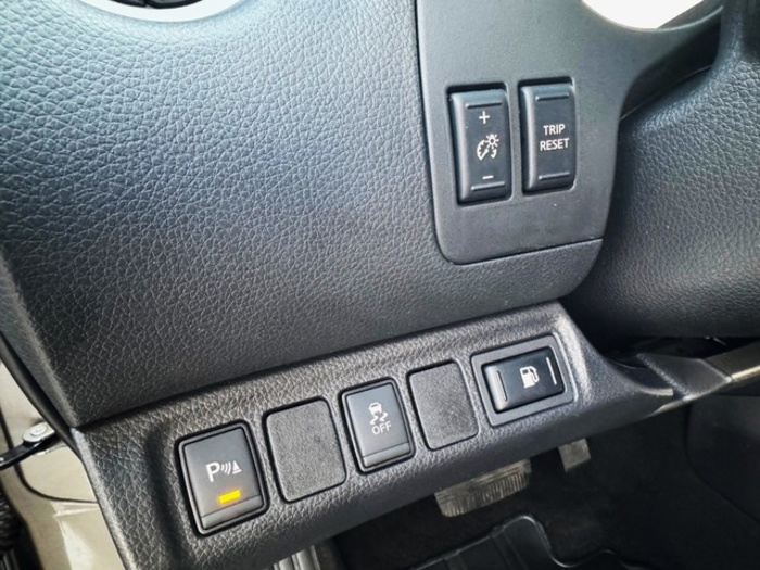 NissanNavara PickUp 2.3 dCi Doble Cabina Tekna AT 140 kW (190 CV) Vehículo usado en Barcelona - 16 NissanNavara PickUp 2.3 dCi Doble Cabina Tekna AT 140 kW (190 CV) Vehículo usado en Barcelona - 16