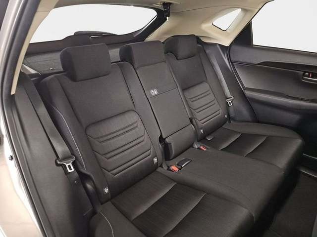 Lexus NX 300h Business Navigation 2WD 145 kW (197 CV) Vehículo usado en Madrid - 9