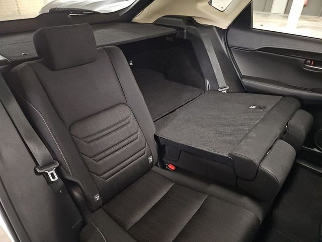 Lexus NX 300h Business Navigation 2WD 145 kW (197 CV) Vehículo usado en Madrid - 11