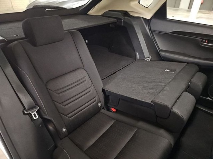 Lexus NX 300h Business Navigation 2WD 145 kW (197 CV) Vehículo usado en Madrid - 11 Lexus NX 300h Business Navigation 2WD 145 kW (197 CV) Vehículo usado en Madrid - 11