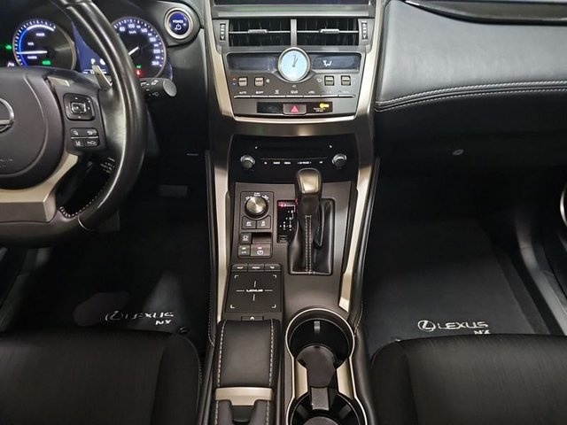 Lexus NX 300h Business Navigation 2WD 145 kW (197 CV) Vehículo usado en Madrid - 13