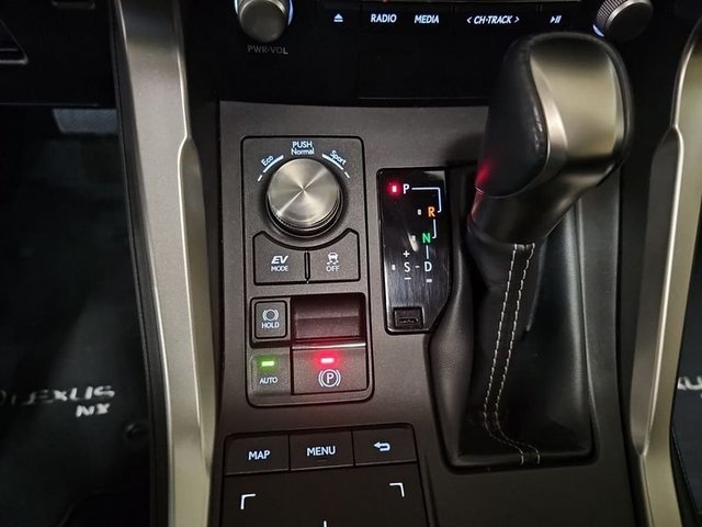 Lexus NX 300h Business Navigation 2WD 145 kW (197 CV) Vehículo usado en Madrid - 27