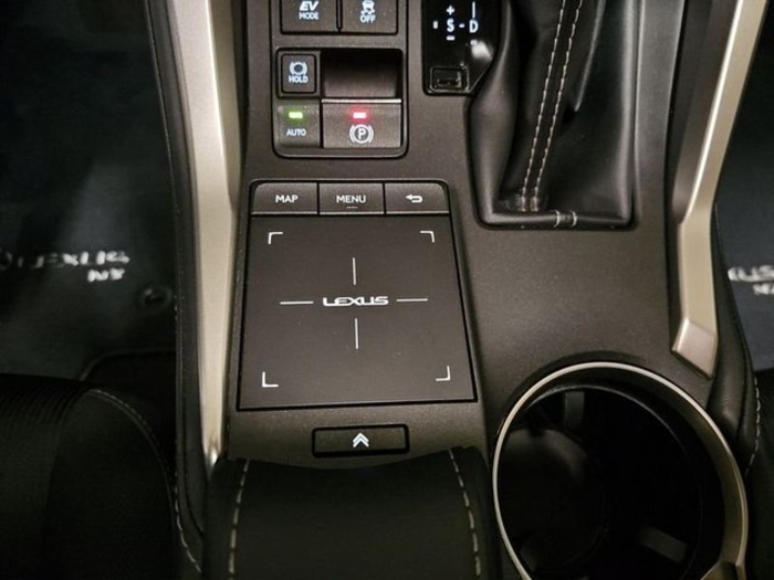 Lexus NX 300h Business Navigation 2WD 145 kW (197 CV) Vehículo usado en Madrid - 31 Lexus NX 300h Business Navigation 2WD 145 kW (197 CV) Vehículo usado en Madrid - 31