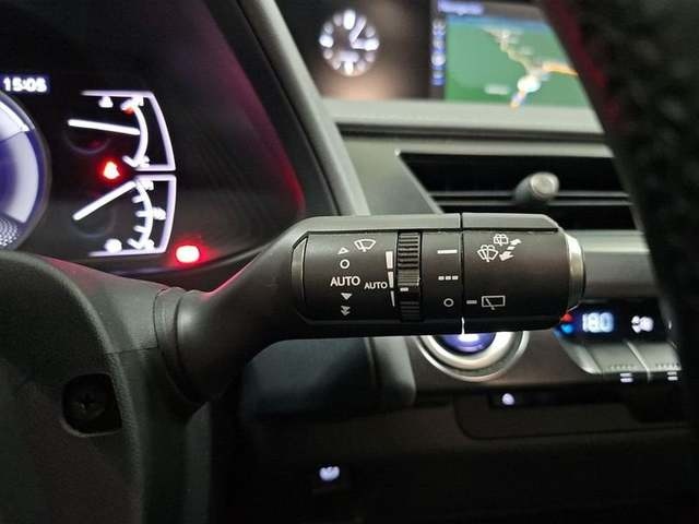 Lexus UX 250h Business Navigation 2WD 135 kW (184 CV) Vehículo usado en Madrid - 17