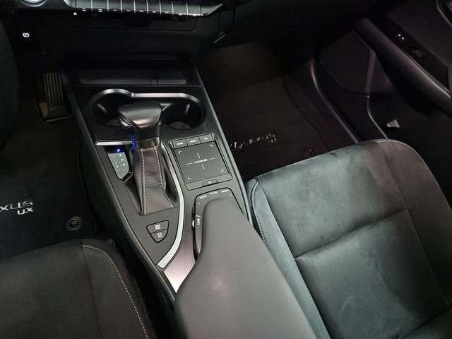 Lexus UX 250h Business Navigation 2WD 135 kW (184 CV) Vehículo usado en Madrid - 26