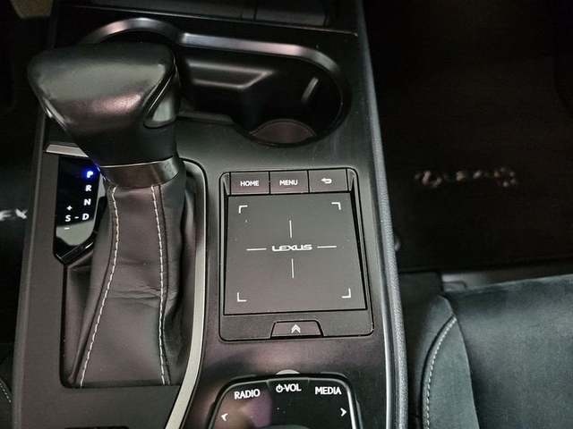 Lexus UX 250h Business Navigation 2WD 135 kW (184 CV) Vehículo usado en Madrid - 27