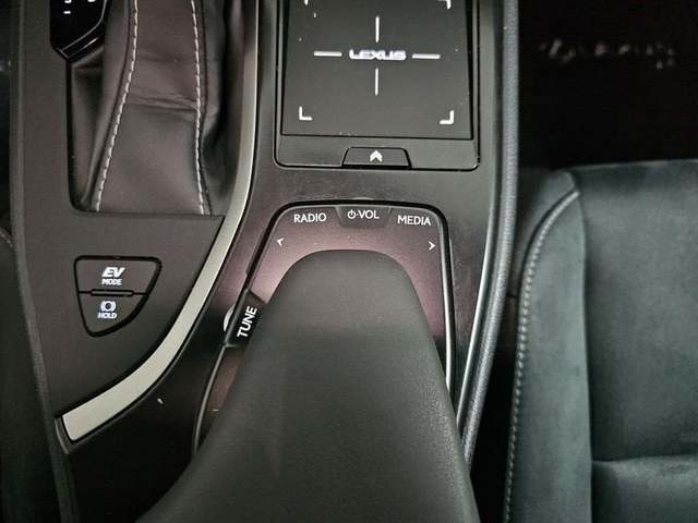 Lexus UX 250h Business Navigation 2WD 135 kW (184 CV) Vehículo usado en Madrid - 28 Lexus UX 250h Business Navigation 2WD 135 kW (184 CV) Vehículo usado en Madrid - 28