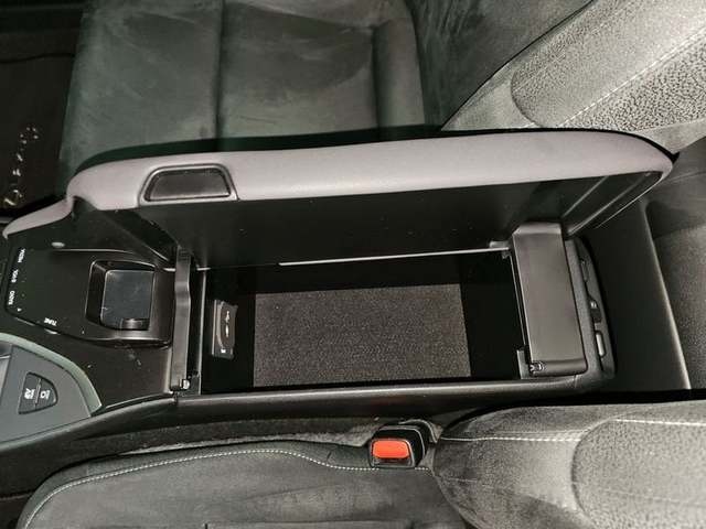 Lexus UX 250h Business Navigation 2WD 135 kW (184 CV) Vehículo usado en Madrid - 29