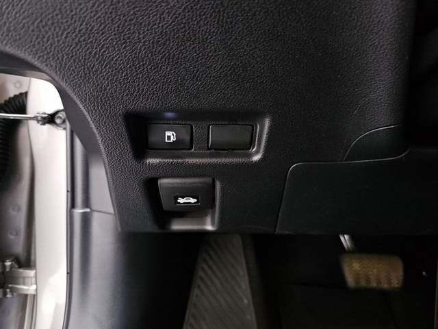 Lexus UX 250h Business Navigation 2WD 135 kW (184 CV) Vehículo usado en Madrid - 31