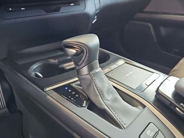 Lexus UX 250h Business 2WD 135 kW (184 CV) Vehículo usado en Madrid - 25 Lexus UX 250h Business 2WD 135 kW (184 CV) Vehículo usado en Madrid - 25