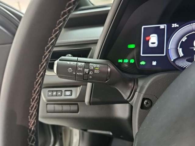 Lexus UX 250h Business 2WD 135 kW (184 CV) Vehículo usado en Madrid - 16