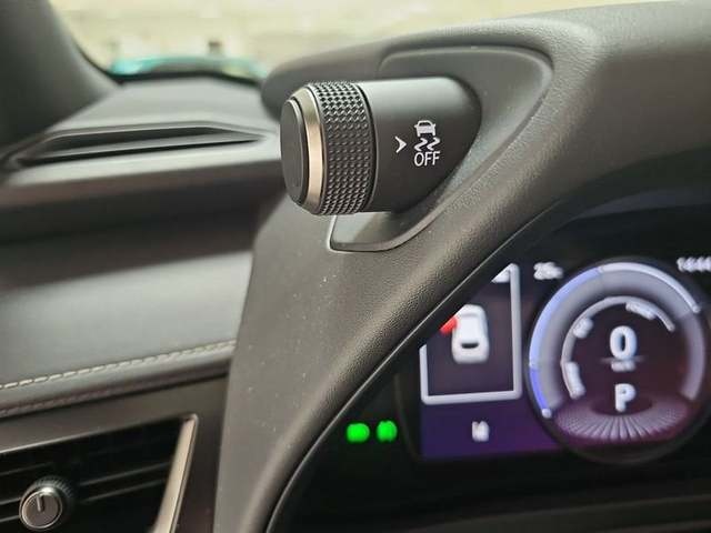 Lexus UX 250h Business 2WD 135 kW (184 CV) Vehículo usado en Madrid - 19