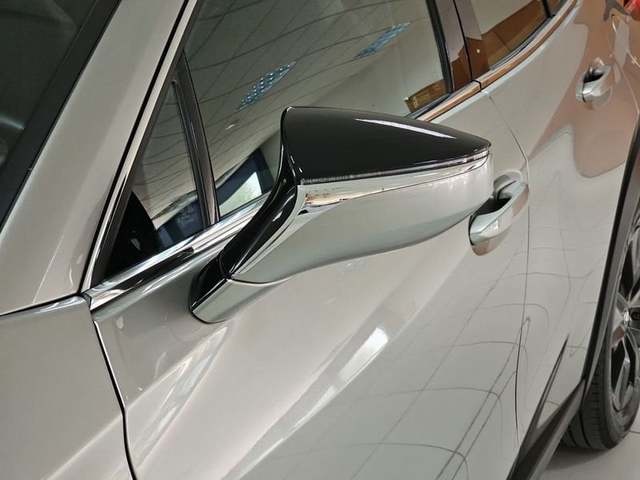 Lexus UX 250h Business 2WD 135 kW (184 CV) Vehículo usado en Madrid - 34