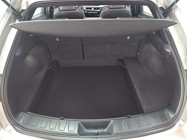 Lexus UX 250h Business 2WD 135 kW (184 CV) Vehículo usado en Madrid - 39