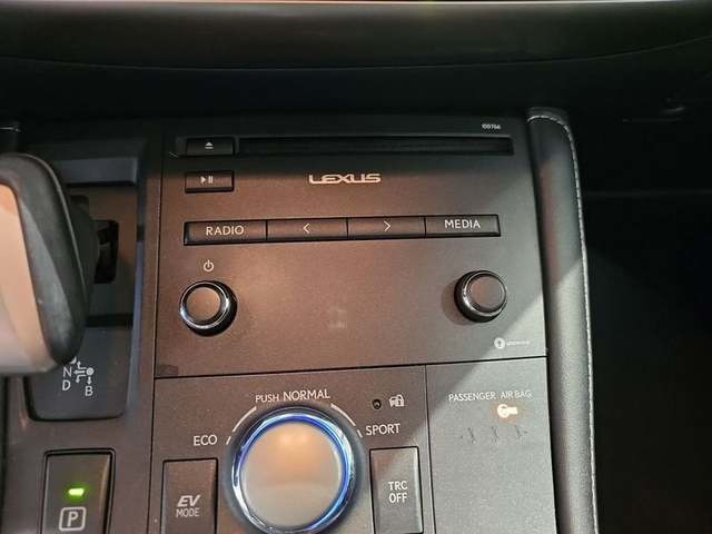 Lexus CT 200h Business 100 kW (136 CV) Vehículo usado en Madrid - 29