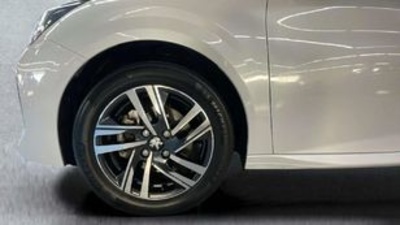 Peugeot 208 PureTech 100 Active Pack 75 kW (100 CV) Peugeot 208 PureTech 100 Active Pack 75 kW (100 CV)