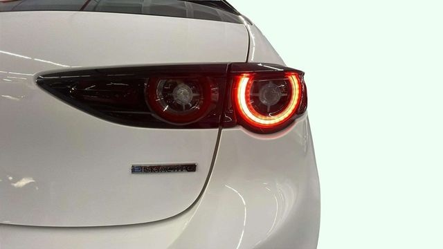 MazdaMazda 3 2.5L E-SKY G MHEV Prime-line 103 kW (140 CV) Vehículo usado en Barcelona - 19