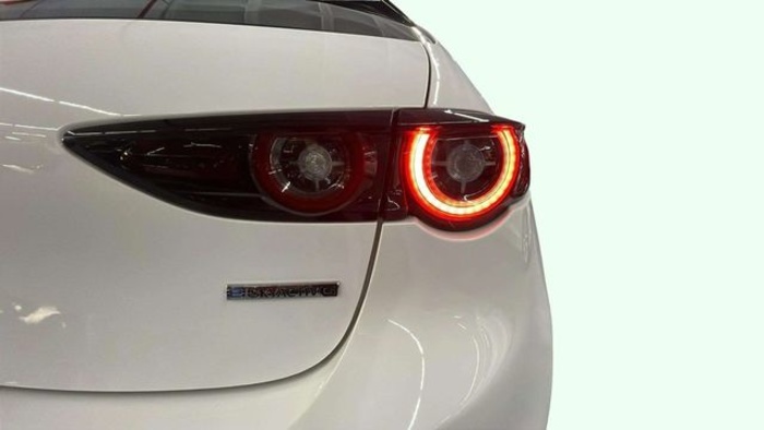 MazdaMazda 3 2.5L E-SKY G MHEV Prime-line 103 kW (140 CV) Vehículo usado en Barcelona - 19 MazdaMazda 3 2.5L E-SKY G MHEV Prime-line 103 kW (140 CV) Vehículo usado en Barcelona - 19