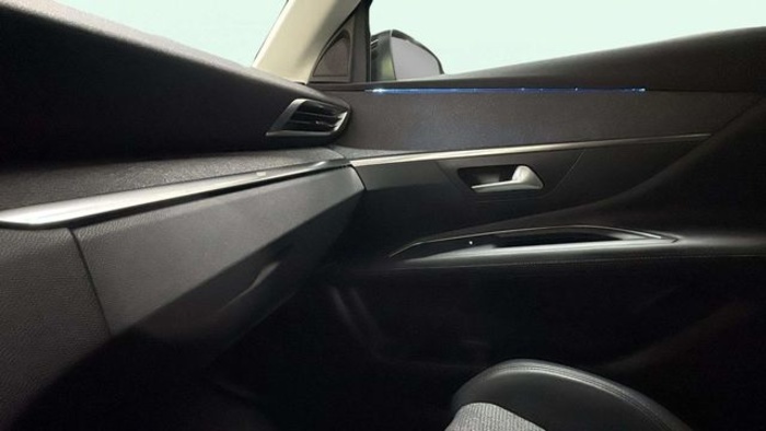 Peugeot3008 PureTech 130 Active 96 kW (130 CV) Vehículo usado en Barcelona - 16 Peugeot3008 PureTech 130 Active 96 kW (130 CV) Vehículo usado en Barcelona - 16