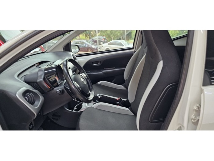 ToyotaAygo 1.0 70 x-play 51 kW (69 CV) Vehículo usado en Barcelona - 4 ToyotaAygo 1.0 70 x-play 51 kW (69 CV) Vehículo usado en Barcelona - 4