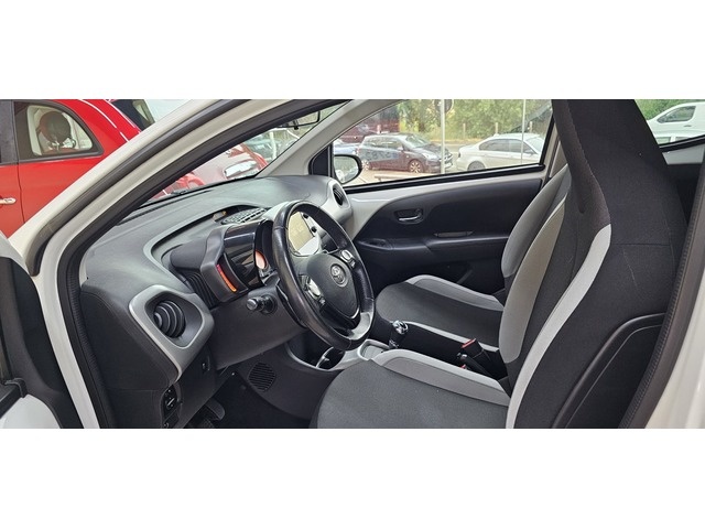 ToyotaAygo 1.0 70 x-play 51 kW (69 CV) Vehículo usado en Barcelona - 8