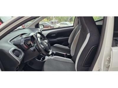 Toyota Aygo 1.0 70 x-play 51 kW (69 CV) Toyota Aygo 1.0 70 x-play 51 kW (69 CV)