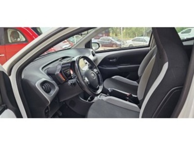 Toyota Aygo 1.0 70 x-play 51 kW (69 CV) Toyota Aygo 1.0 70 x-play 51 kW (69 CV)