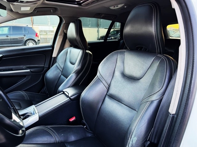 VolvoV60 D6 Híbrido AWD Auto 210 kW (285 CV) Vehículo usado en Barcelona - 4