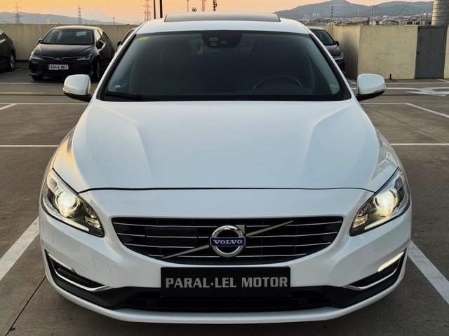 VolvoV60 D6 Híbrido AWD Auto 210 kW (285 CV) Vehículo usado en Barcelona - 5