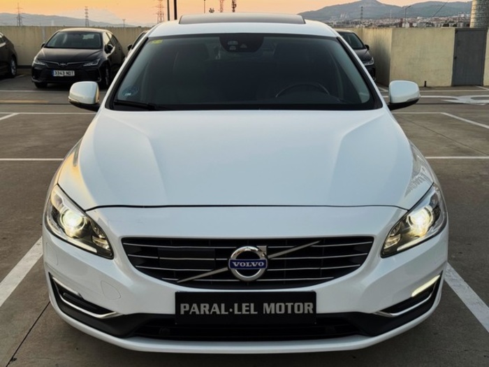 VolvoV60 D6 Híbrido AWD Auto 210 kW (285 CV) Vehículo usado en Barcelona - 5 VolvoV60 D6 Híbrido AWD Auto 210 kW (285 CV) Vehículo usado en Barcelona - 5