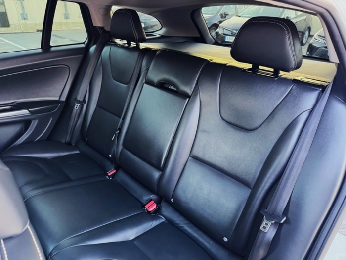 VolvoV60 D6 Híbrido AWD Auto 210 kW (285 CV) Vehículo usado en Barcelona - 10 VolvoV60 D6 Híbrido AWD Auto 210 kW (285 CV) Vehículo usado en Barcelona - 10