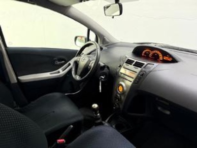 Toyota Yaris 1.3 VVT-I TS Comfortdrive 74 kW (101 CV) Toyota Yaris 1.3 VVT-I TS Comfortdrive 74 kW (101 CV)
