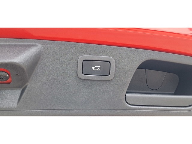 JaguarE-PACE 2.0D R-Dynamic S 4WD Auto 120 kW (163 CV) Vehículo usado en Barcelona - 9 JaguarE-PACE 2.0D R-Dynamic S 4WD Auto 120 kW (163 CV) Vehículo usado en Barcelona - 9