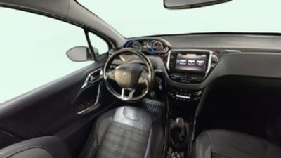 Peugeot 2008 BlueHDi 100 S&S Allure 74 kW (100 CV) Peugeot 2008 BlueHDi 100 S&S Allure 74 kW (100 CV)