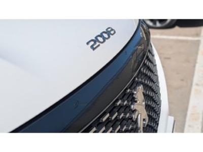 Peugeot 2008 BlueHDi 110 Allure 81 kW (110 CV) Peugeot 2008 BlueHDi 110 Allure 81 kW (110 CV)