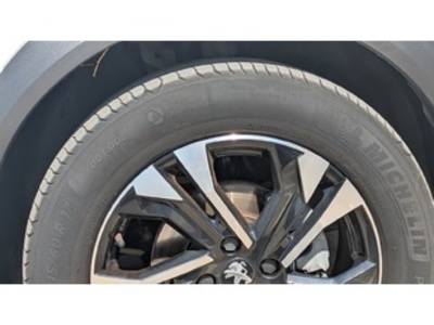 Peugeot 2008 BlueHDi 110 Allure 81 kW (110 CV) Peugeot 2008 BlueHDi 110 Allure 81 kW (110 CV)