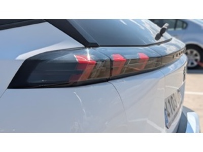 Peugeot 2008 BlueHDi 110 Allure 81 kW (110 CV) Peugeot 2008 BlueHDi 110 Allure 81 kW (110 CV)
