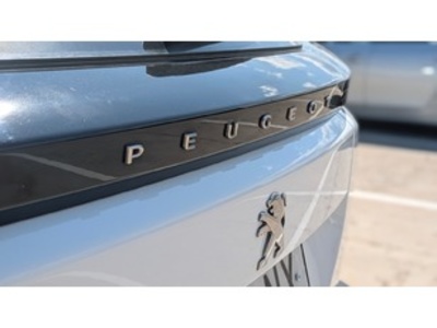 Peugeot 2008 BlueHDi 110 Allure 81 kW (110 CV) Peugeot 2008 BlueHDi 110 Allure 81 kW (110 CV)