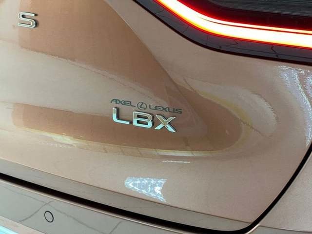 Lexus LBX 1.5 HEV Emotion+ 100 kW (136 CV) Vehículo usado en Madrid - 38