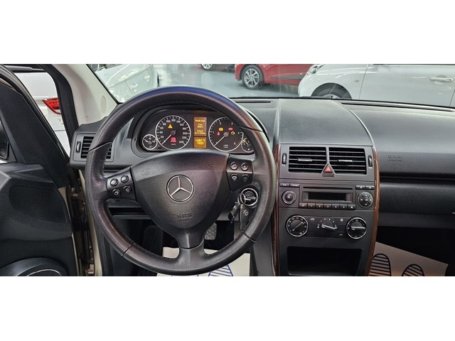 Mercedes-BenzClase A 180 CDI Elegance 80 kW (109 CV) Vehículo usado en Barcelona - 8