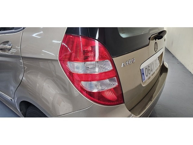 Mercedes-BenzClase A 180 CDI Elegance 80 kW (109 CV) Vehículo usado en Barcelona - 23 Mercedes-BenzClase A 180 CDI Elegance 80 kW (109 CV) Vehículo usado en Barcelona - 23