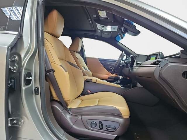 Lexus ES 300h Business 160 kW (218 CV) Vehículo usado en Madrid - 9