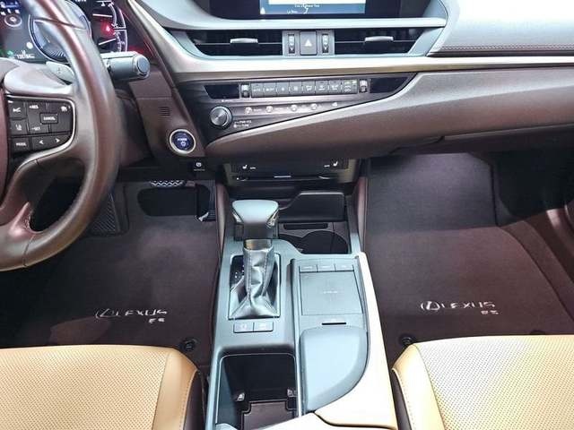 Lexus ES 300h Business 160 kW (218 CV) Vehículo usado en Madrid - 26