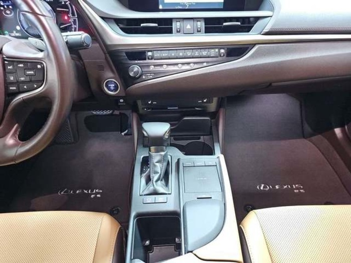 Lexus ES 300h Business 160 kW (218 CV) Vehículo usado en Madrid - 26 Lexus ES 300h Business 160 kW (218 CV) Vehículo usado en Madrid - 26