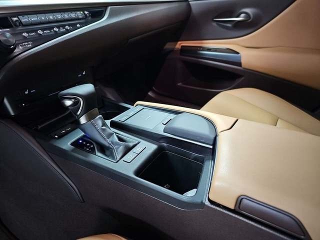 Lexus ES 300h Business 160 kW (218 CV) Vehículo usado en Madrid - 27